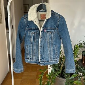 Levi’s Sherpa lined denim jacket